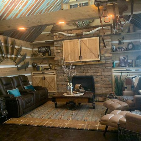 Fox Pass Cabins Hot Springs Exterior foto