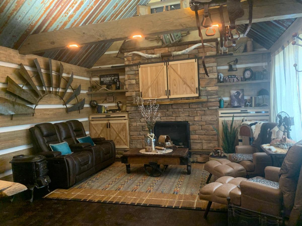 Fox Pass Cabins Hot Springs Exterior foto
