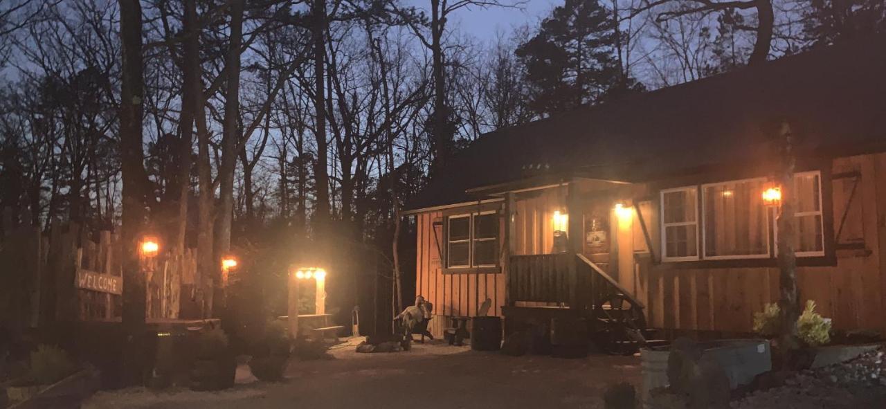 Fox Pass Cabins Hot Springs Exterior foto