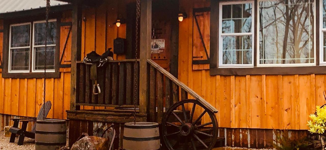 Fox Pass Cabins Hot Springs Exterior foto
