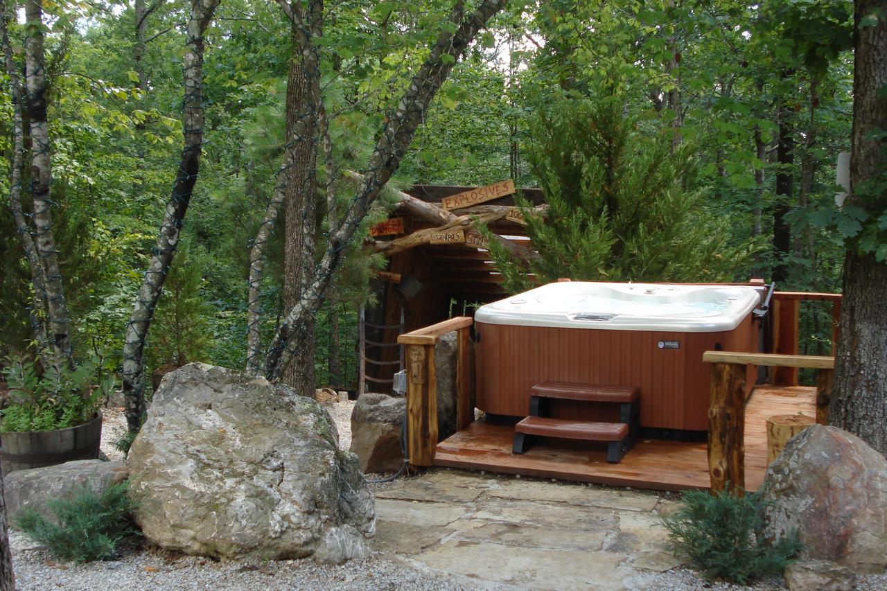 Fox Pass Cabins Hot Springs Exterior foto