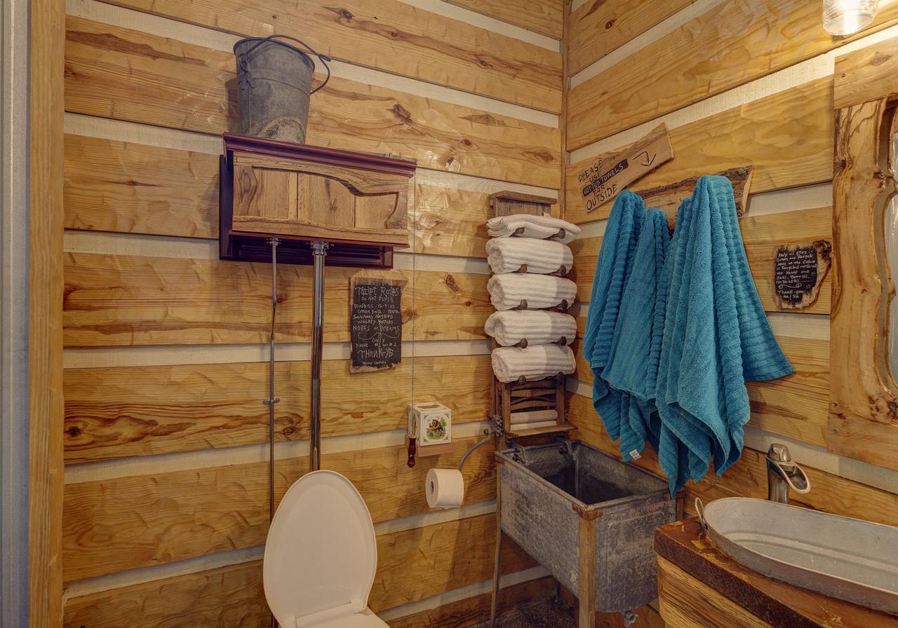 Fox Pass Cabins Hot Springs Exterior foto