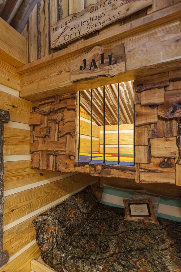 Fox Pass Cabins Hot Springs Exterior foto