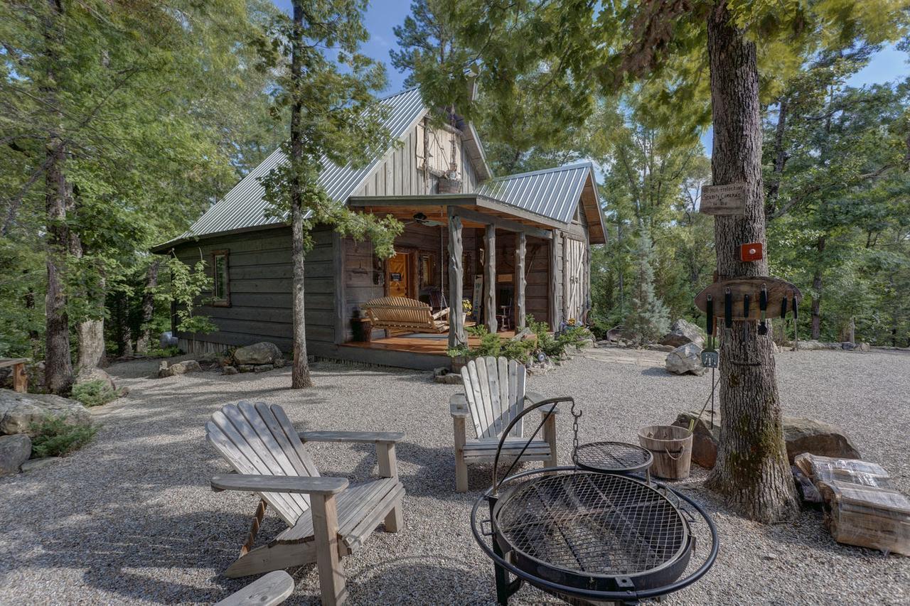 Fox Pass Cabins Hot Springs Exterior foto